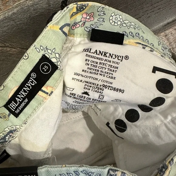 BLANK NYC FREE PEOPLE COMING THROUGH PAISLEY JEAN SHORTS - Picture 5 of 6